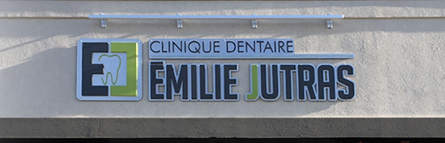 Enseignes-Signalisations-CLINIQUE-DENTAIRE-ÉMILIE-JUTRAS_EXTÉRIEUR